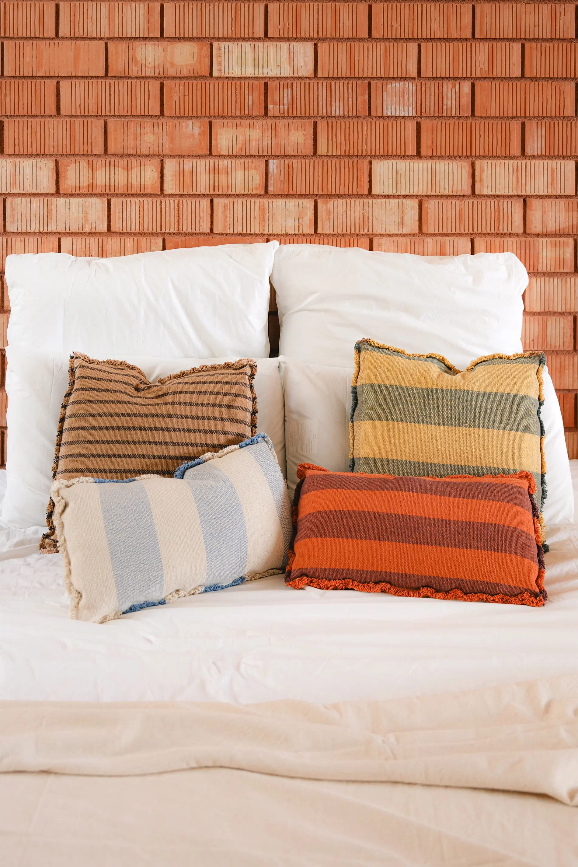 SQUARE CUSHION LINES OCHRE - Image 4
