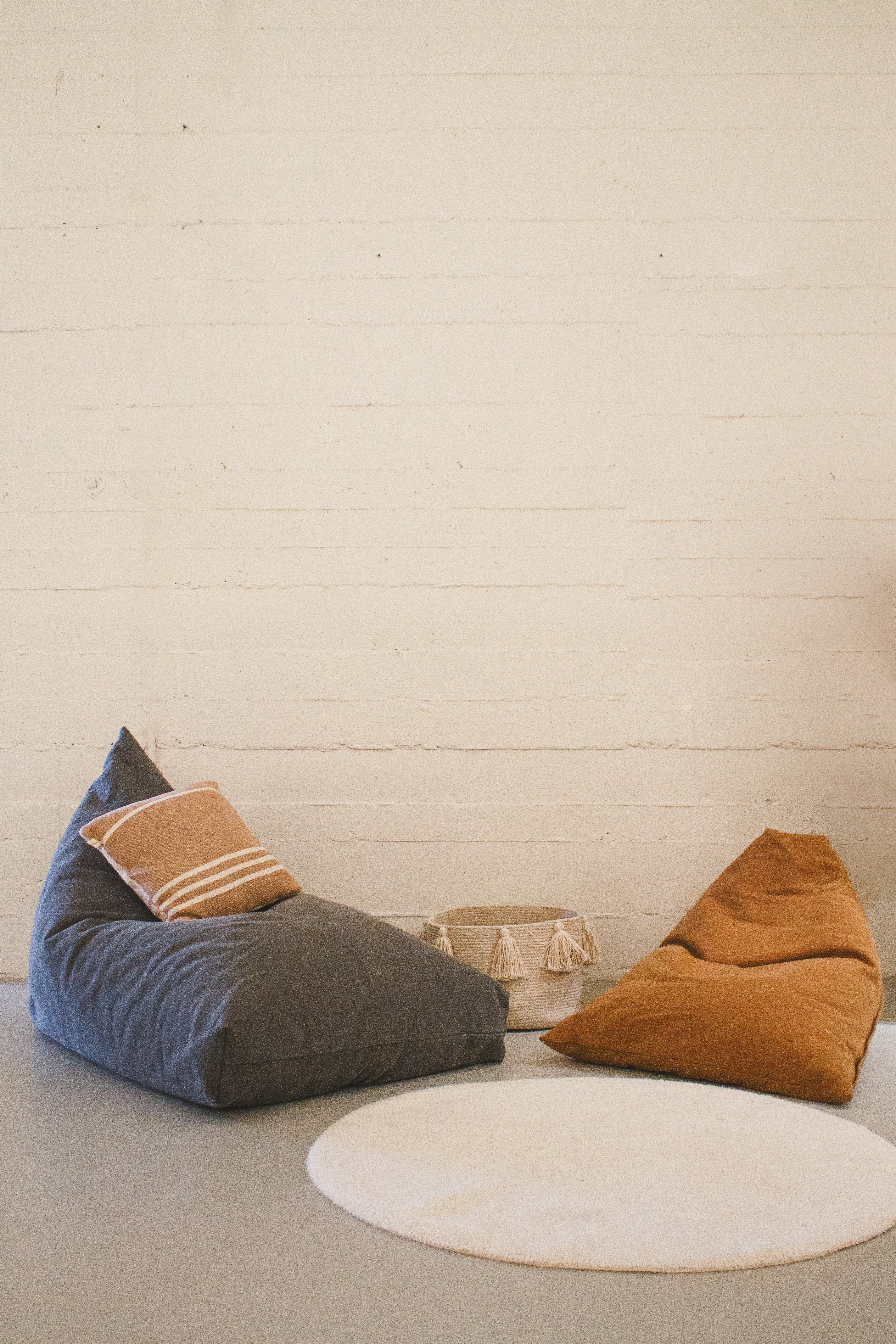 SMALL POUF CLEO TOFFEE - Image 4