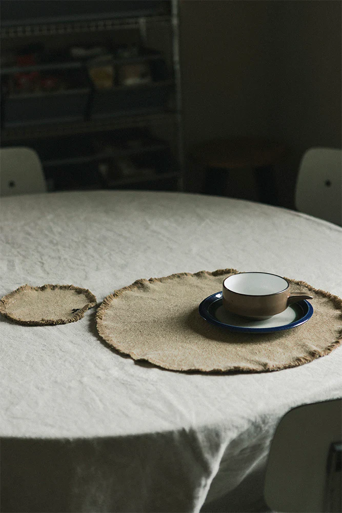 STONEWASHED PLACEMATS AND COASTERS OCHRE (SET OF 4) - Image 2