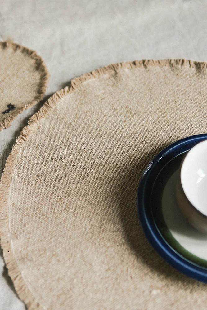 STONEWASHED PLACEMATS AND COASTERS OCHRE (SET OF 4) - Image 4