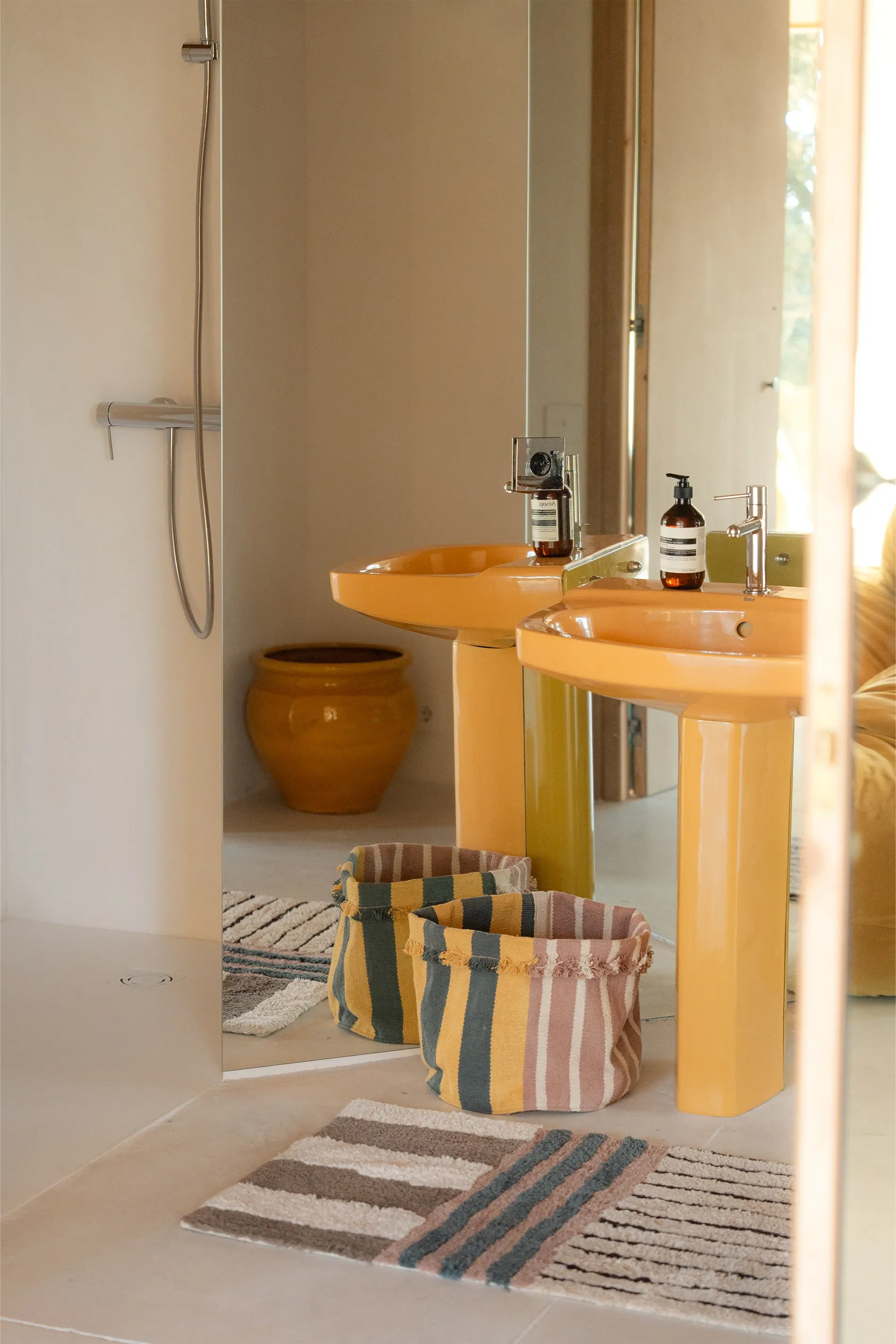 WASHABLE BATH RUG COLOR ON EARTH - Image 2